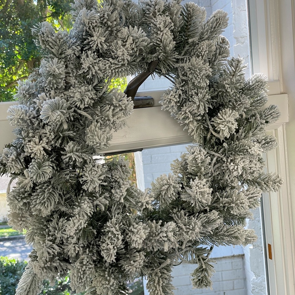 Pre-lit flocked wreath